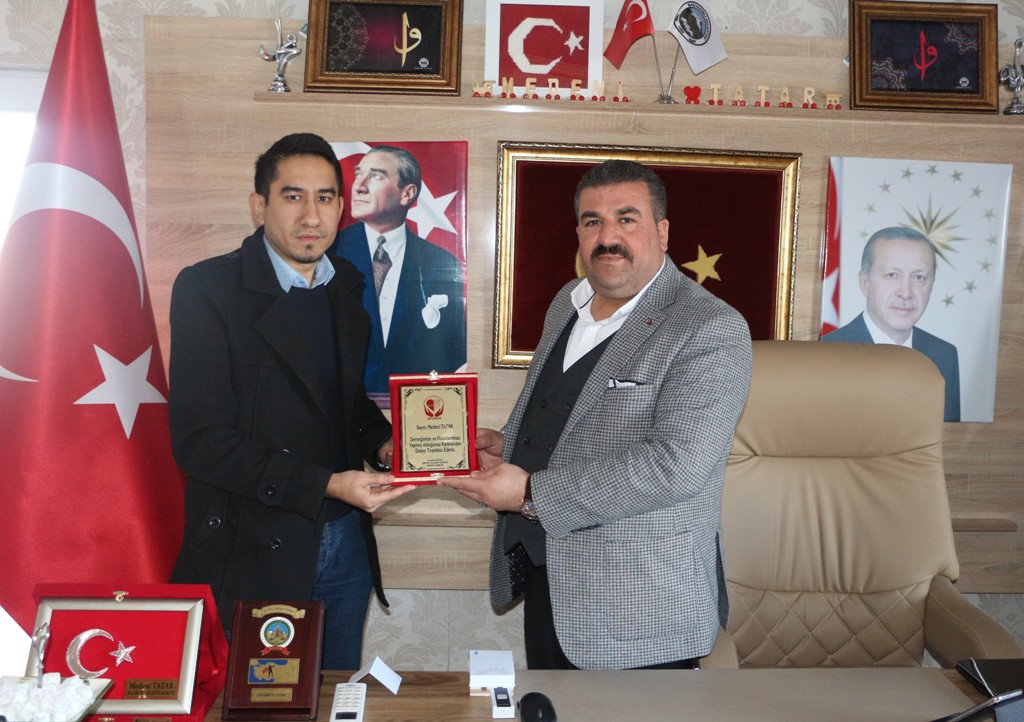 Talasemi Derneğinden Başverimli Belediye Başkanı Medeni Tatar’a teşekkür plaketi