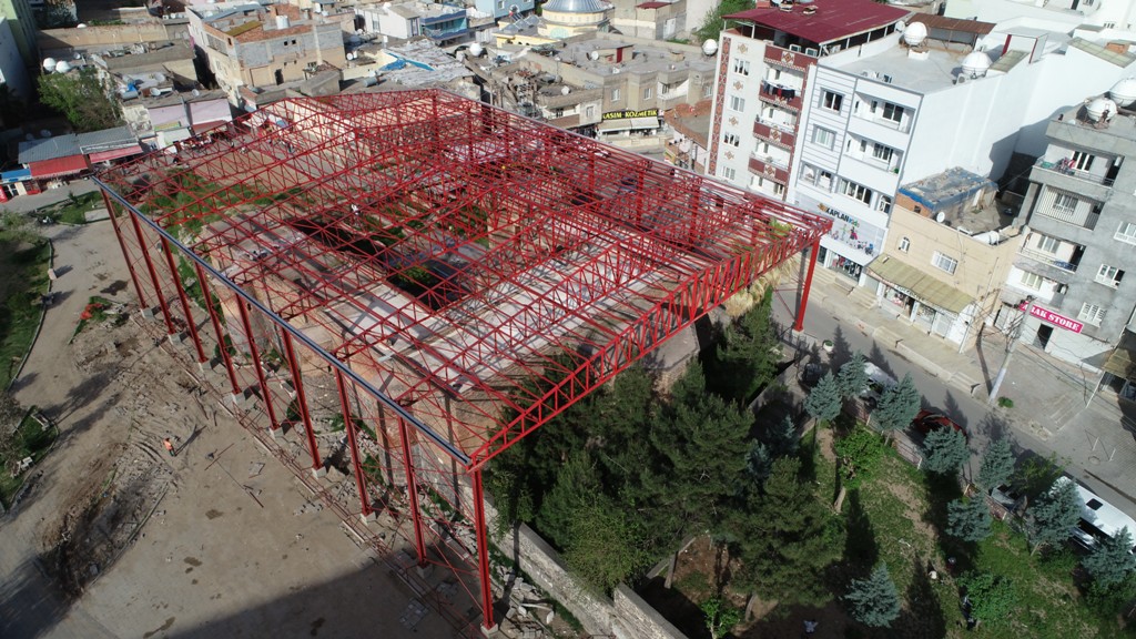 Tarihi Kırmızı Medresede restorasyon çalışması