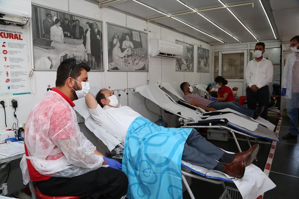 Vali Ali Hamza pehlivan, kan bağışında bulundu