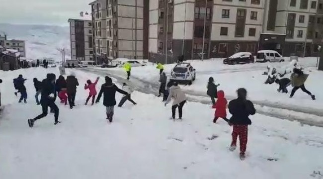 Şırnak’ta çocuklar ile polisin kartopu savaşı