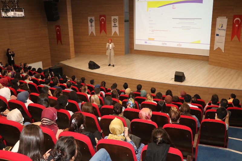 Cizre’de öğretmenlere yönelik eTwinning proje bilgilendirme toplantısı