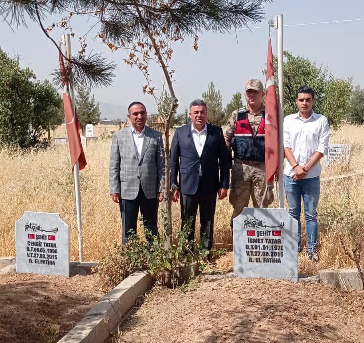 Başkan Tatar’dan Demokrasi ve Milli Birlik Gününde mezarlık ziyareti