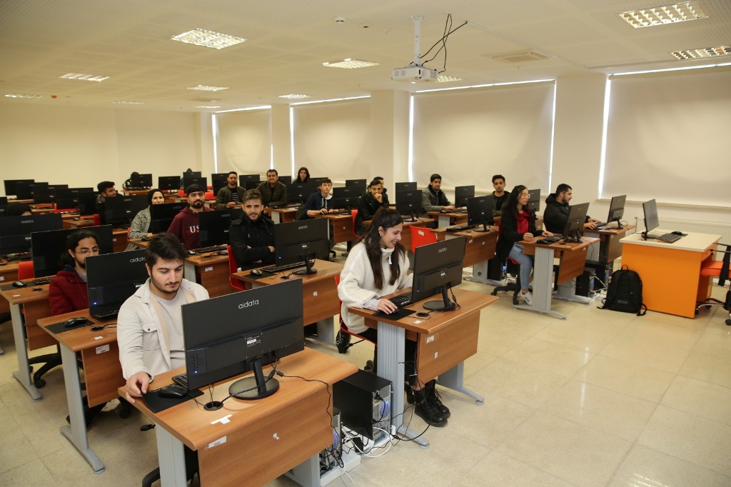 &Scedil;&inodot;rnak &Uuml;niversitesi Bilgisayar M&uuml;hendisli&gbreve;i B&ouml;l&uuml;m&uuml;ne Yaz&inodot;l&inodot;m Laboratuvar&inodot; Kazand&inodot;r&inodot;ld&inodot;